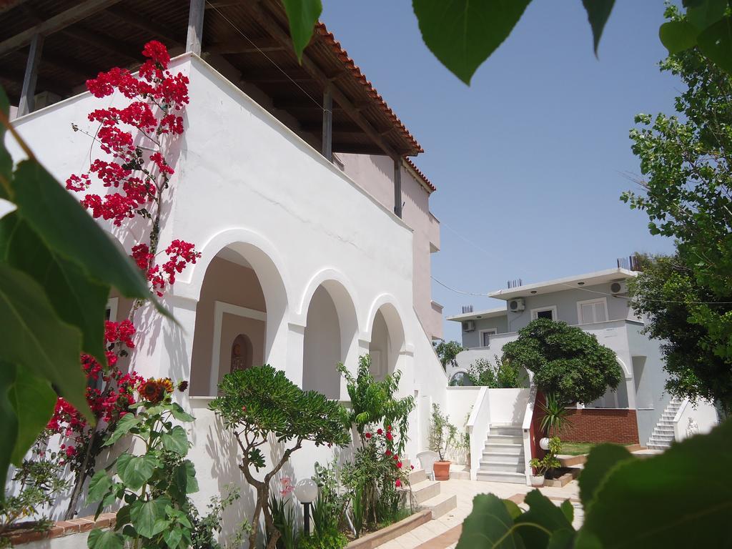 Ostria Apartments Kalamákion Екстериор снимка