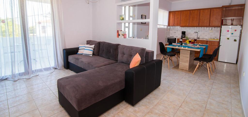 Ostria Apartments Kalamákion Екстериор снимка