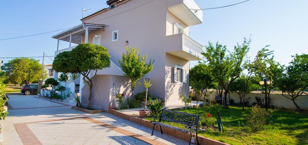 Ostria Apartments Kalamákion Екстериор снимка